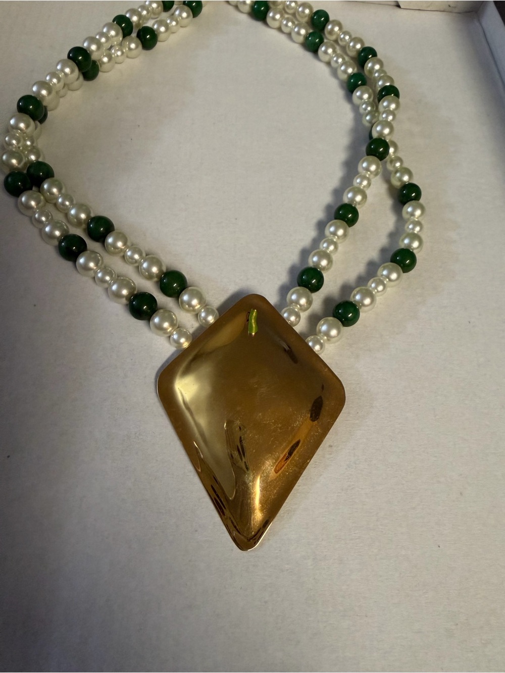 Carlton Ridge for Sutton Hoo Signed alternating Gold and Green Pearl Necklace